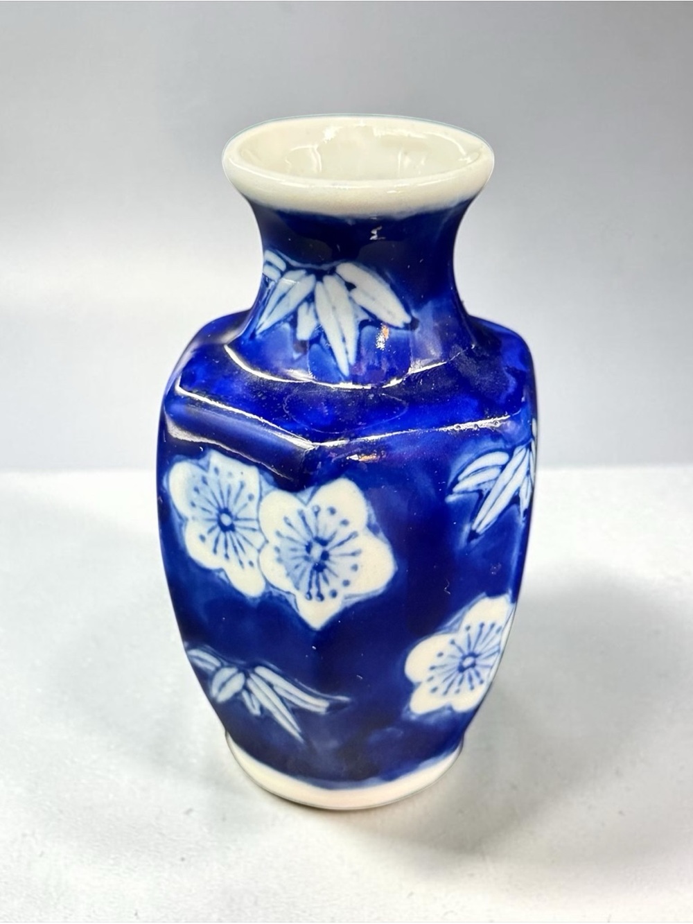🌸 Vintage Blue & White Porcelain Hexagonal Bud Vase